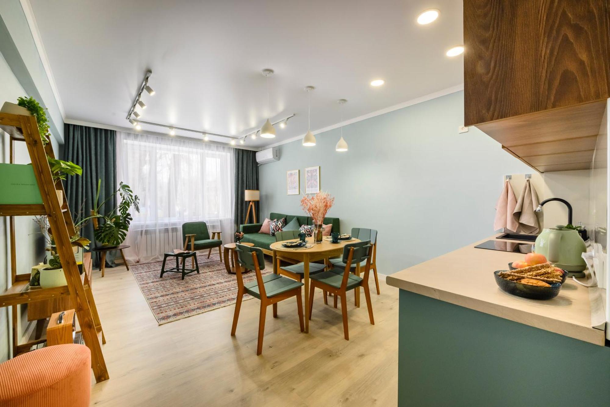 Mid-Century Charm Apartments В Центре Алматы Exterior photo